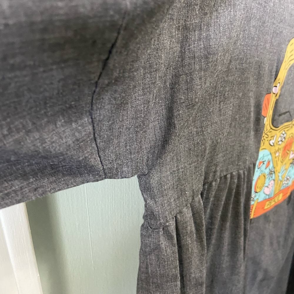 Women’s Gray Peace Van Too Size Medium - Picture 4 of 6